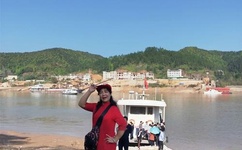 上司揉捏人妻丰满双乳电影